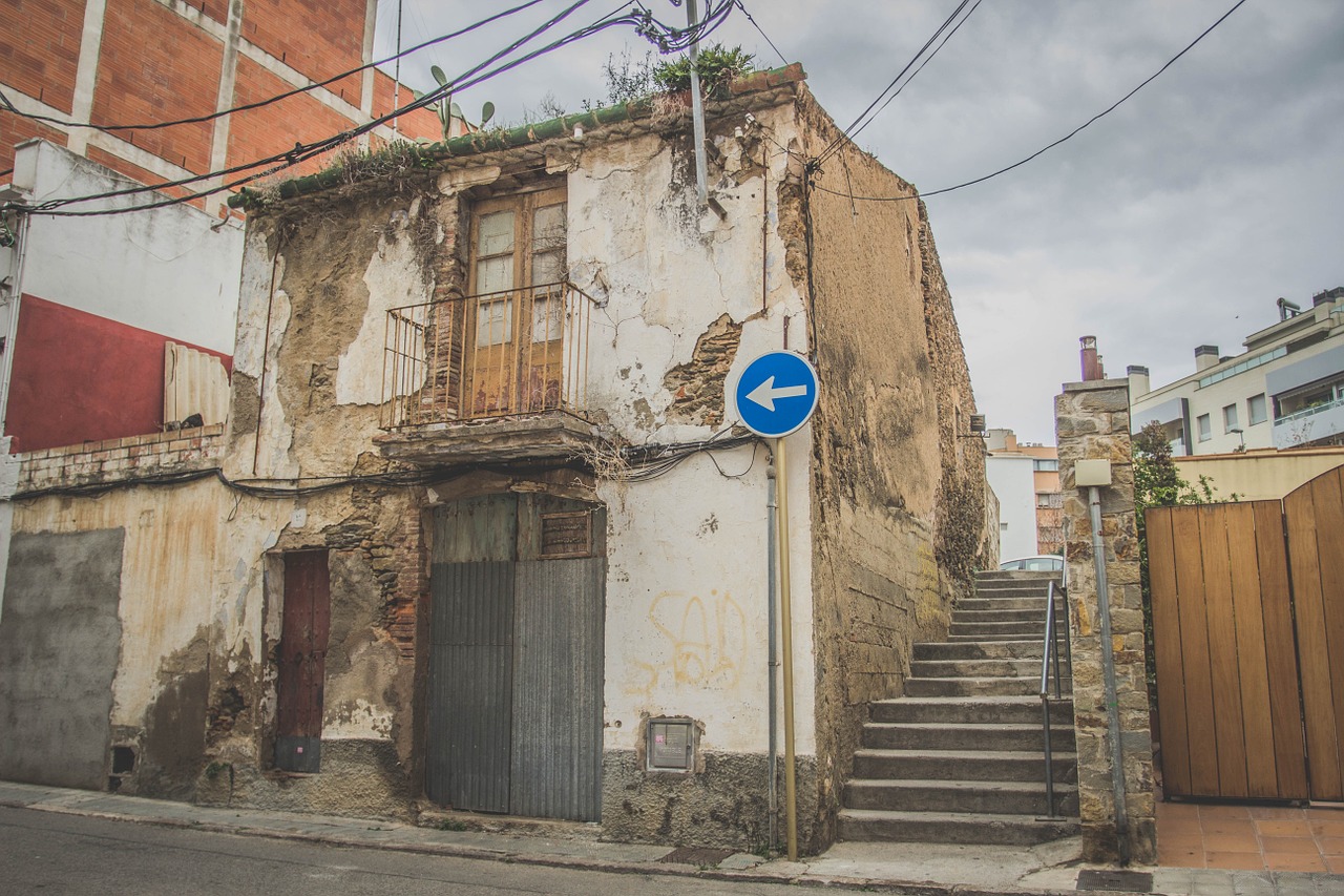 street cloudy house free photo