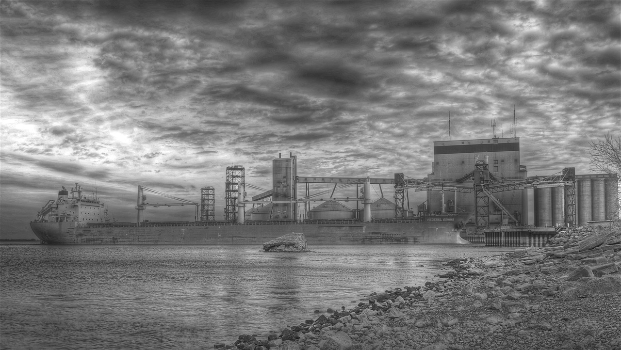 hdr black and white boat free photo