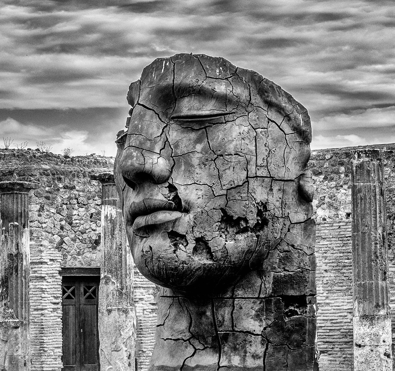 head stone sculpture free photo