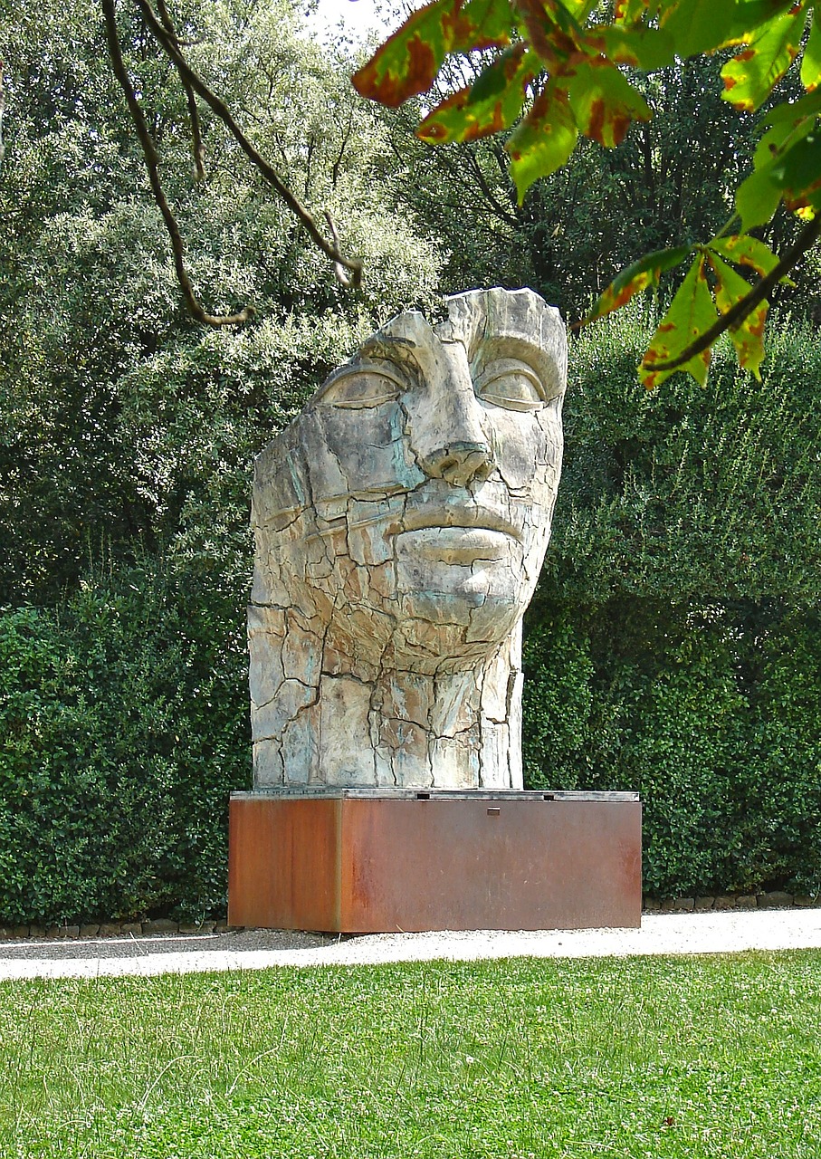 head stone sculpture statue free photo