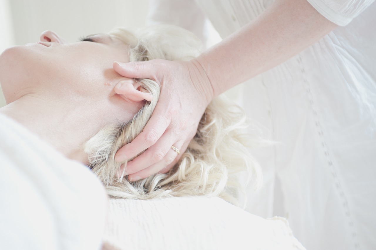 head massage treatment free photo