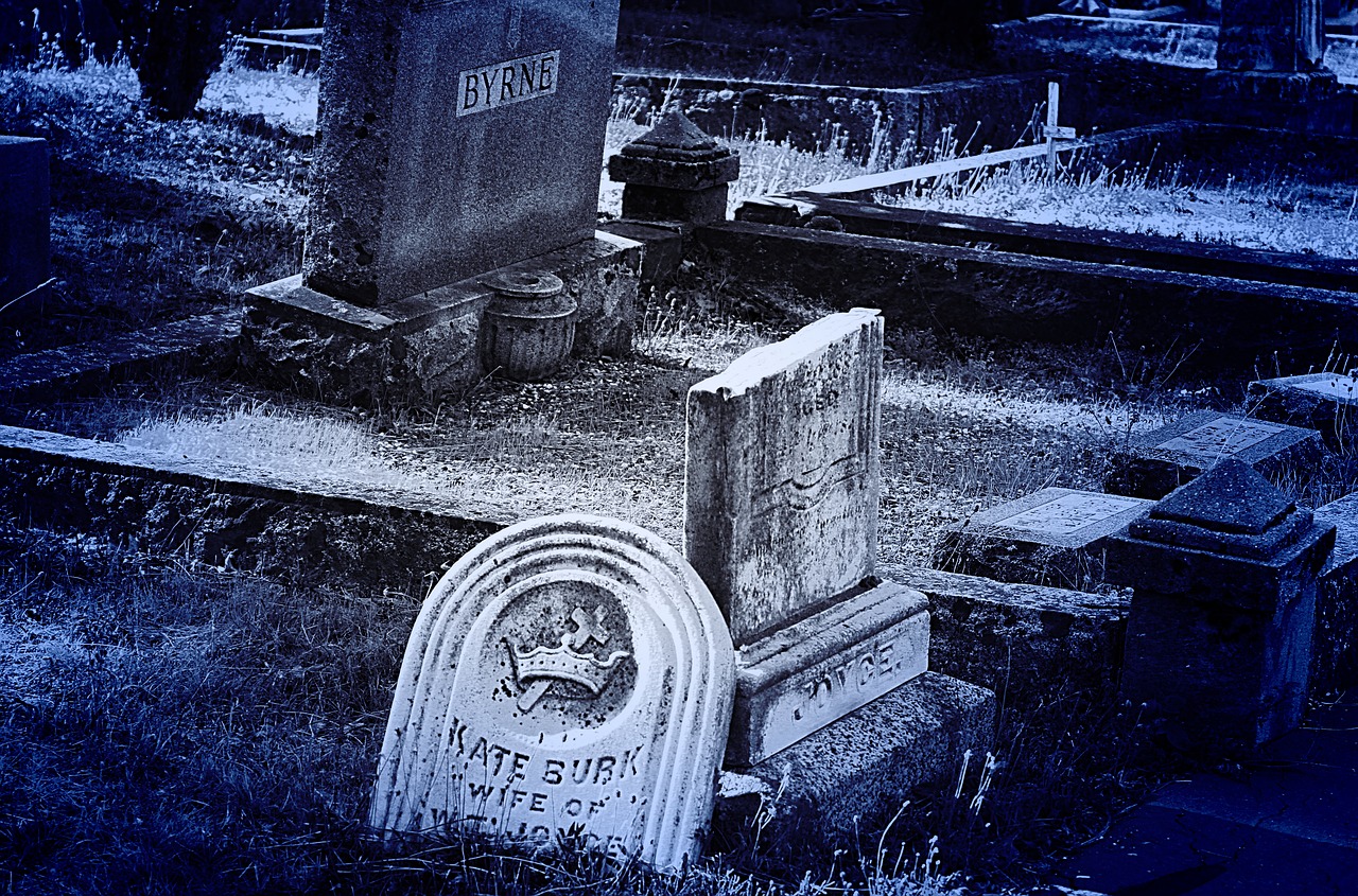 head stone grave cemetery free photo