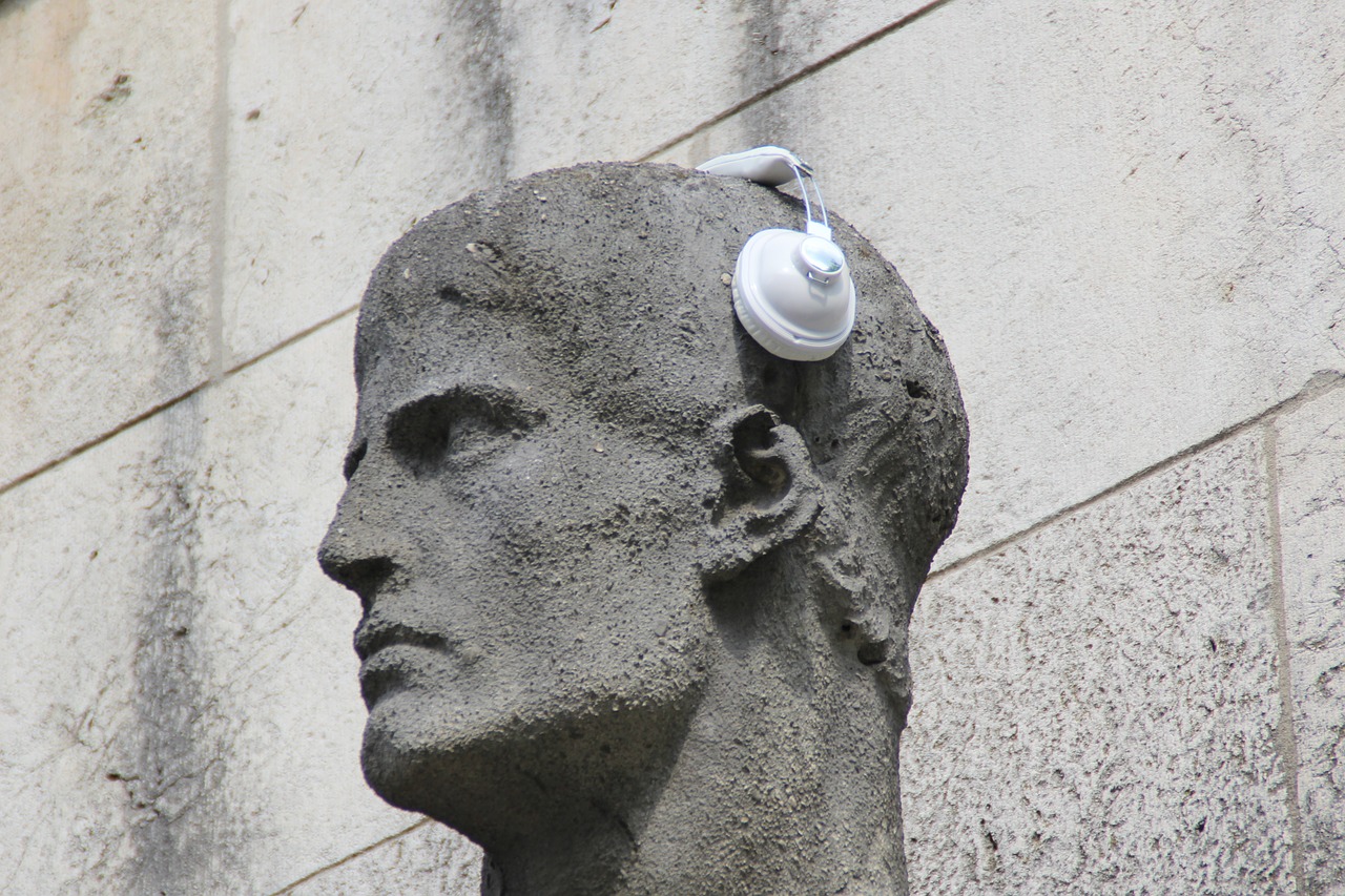 headphones  statue  sculpture free photo