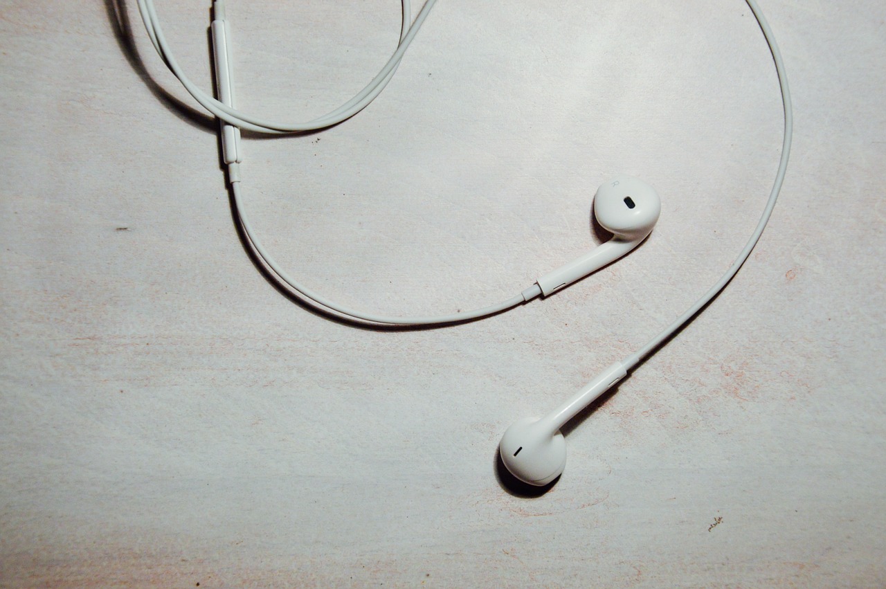 headphones earbuds audio free photo