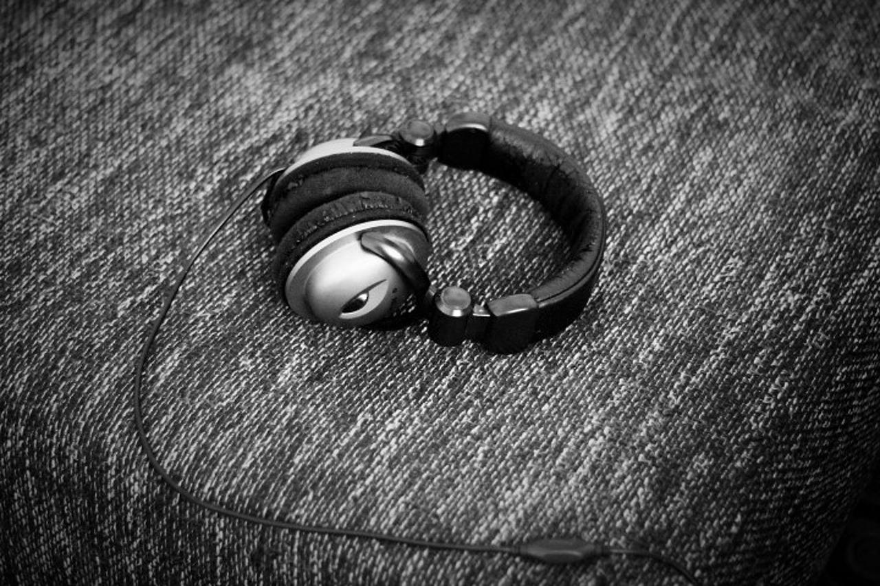 headphones music listen free photo