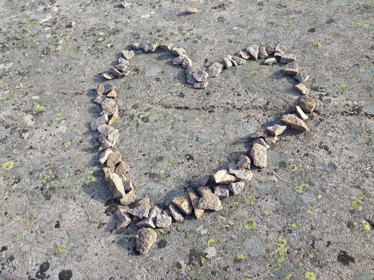 heart love stone free photo