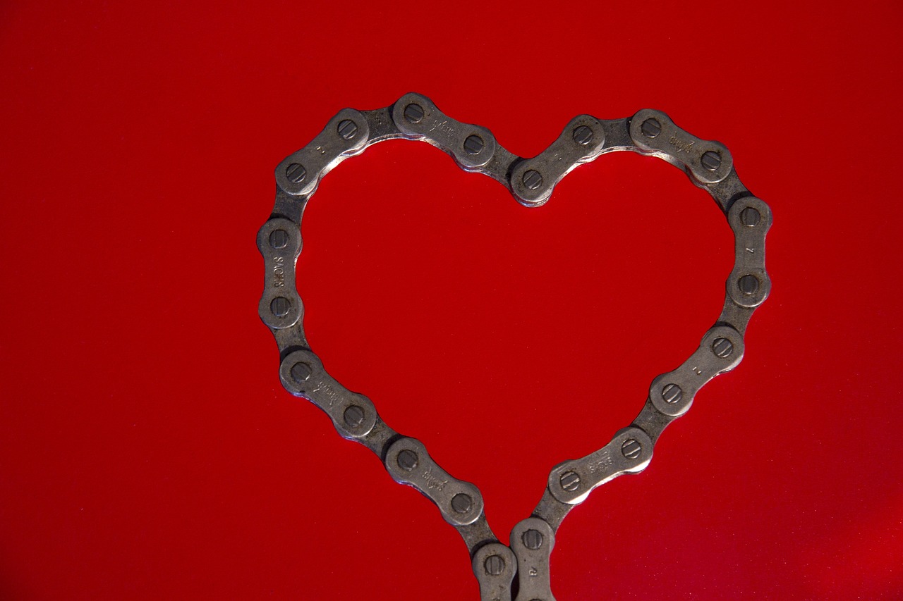 heart valentine's day bike chain free photo
