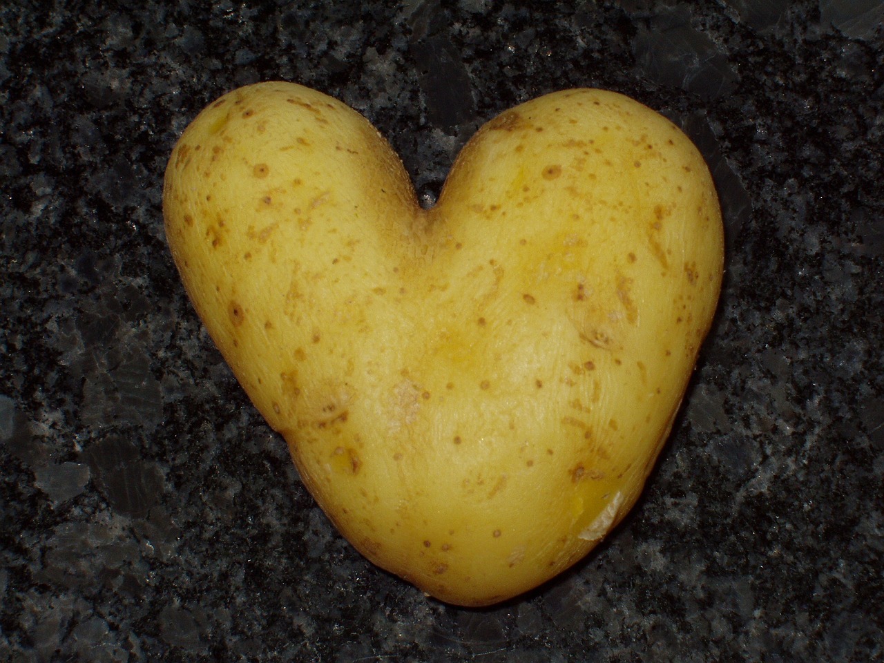 heart potato stone free photo
