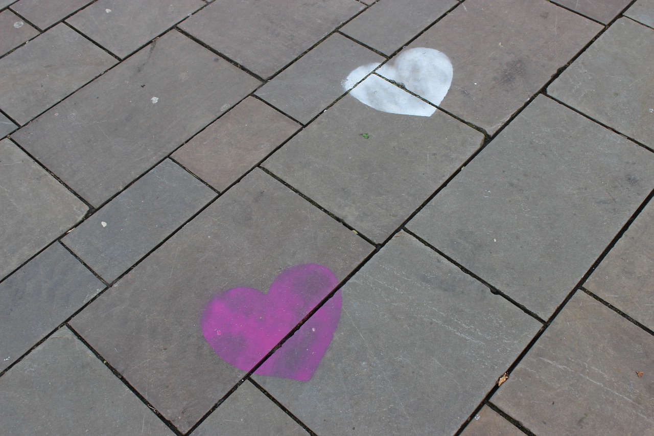 heart patch street art free photo