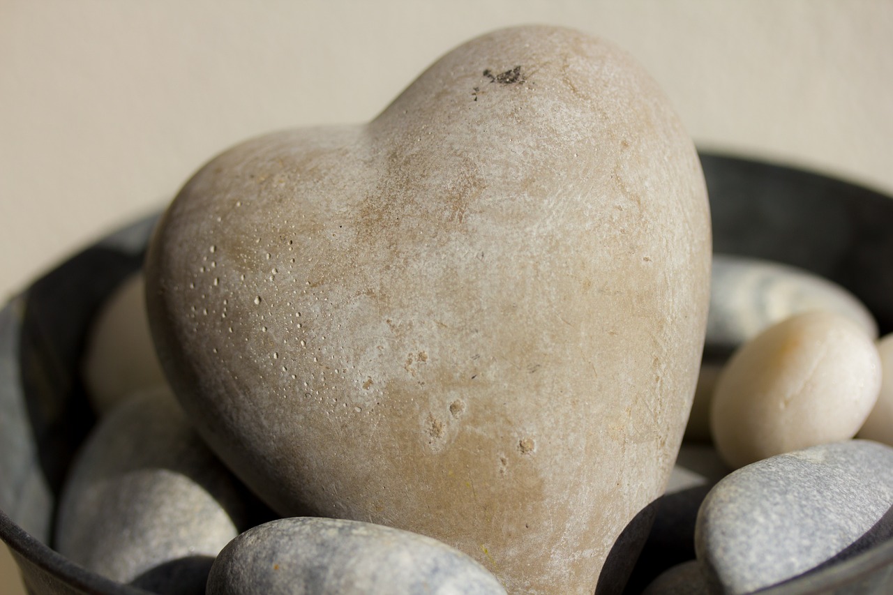 heart stone stones free photo