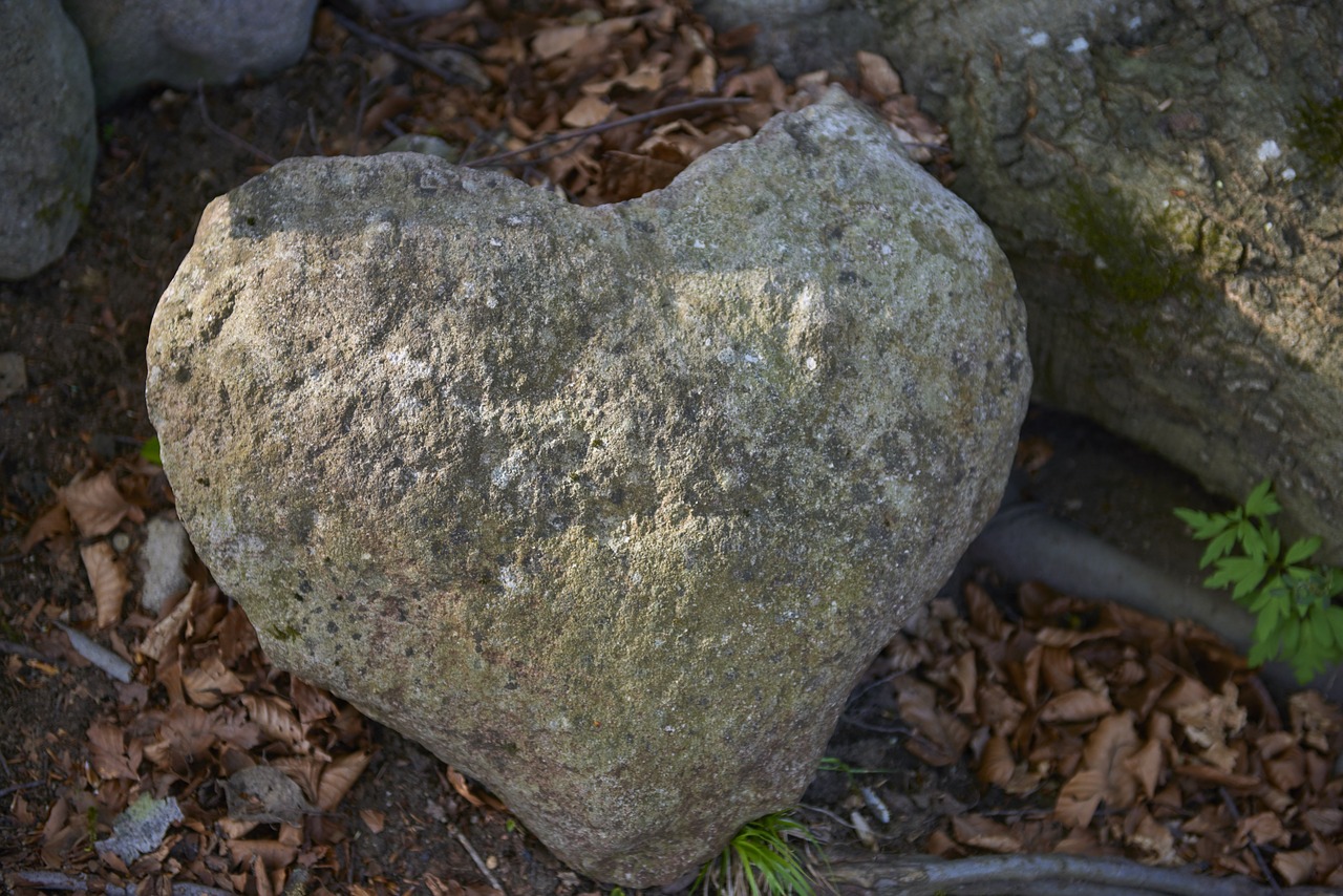heart rock stone free photo