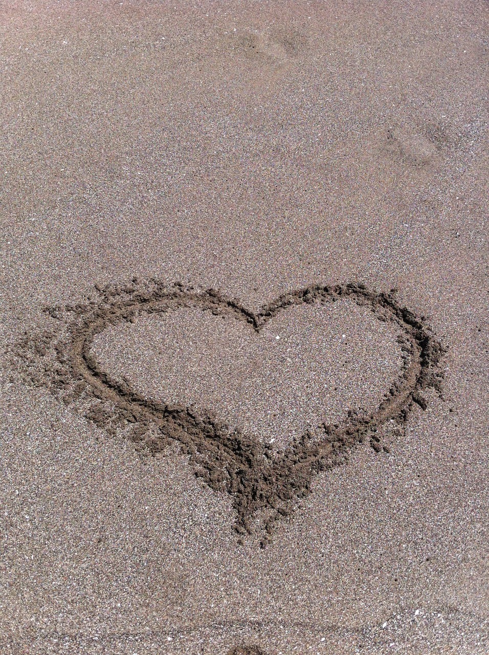 heart beach sand free photo