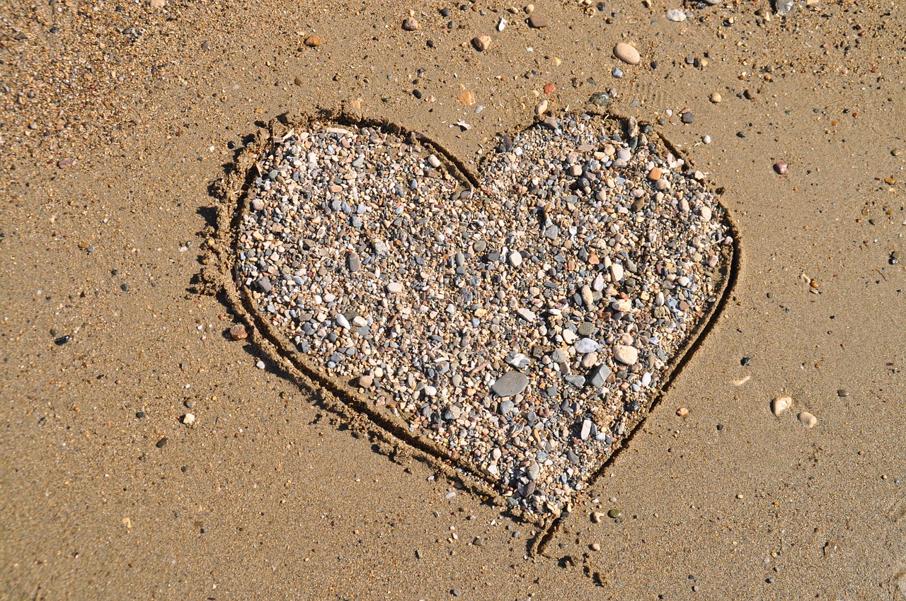 heart sand stone heart free photo