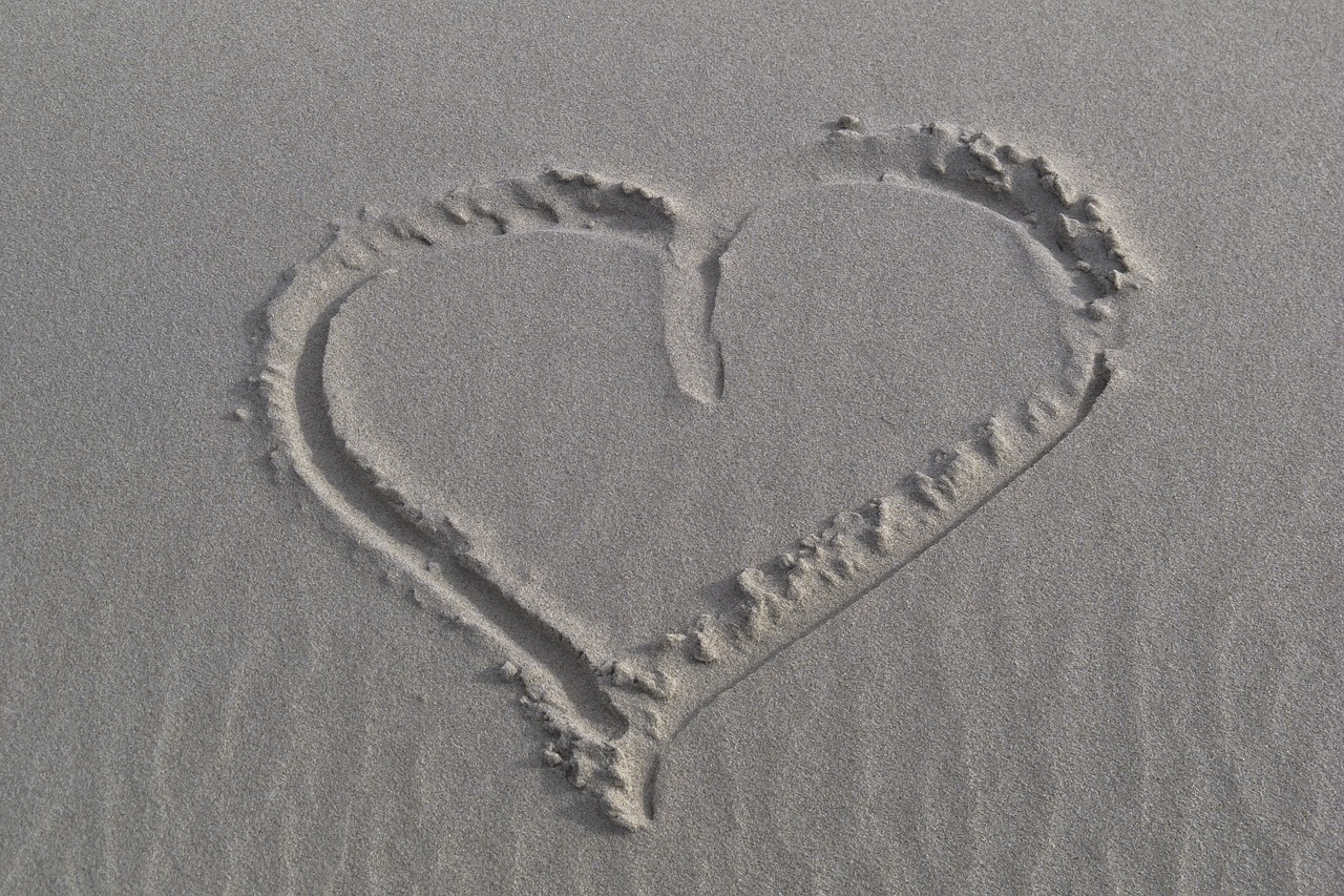 heart sand beach free photo