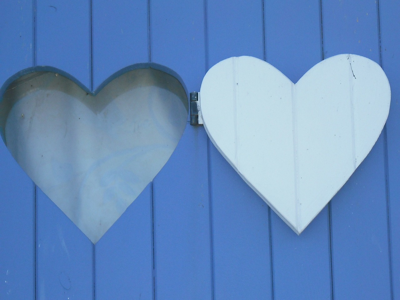 heart blue wood free photo