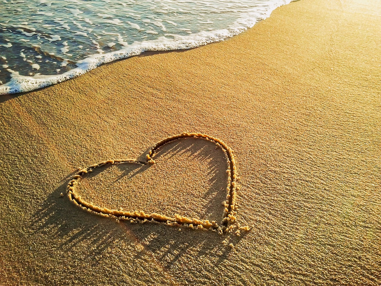 heart love beach free photo