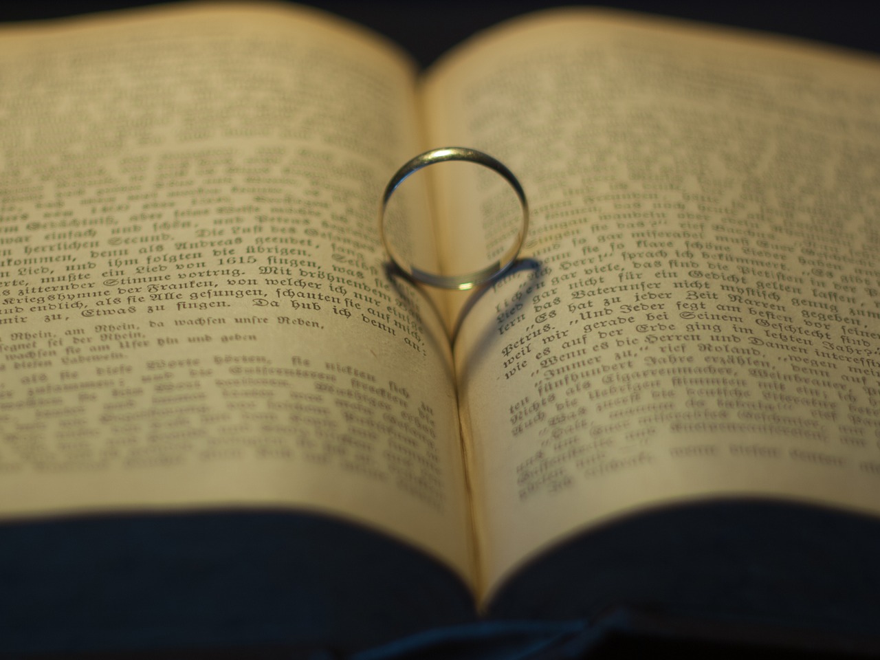 heart book ring free photo