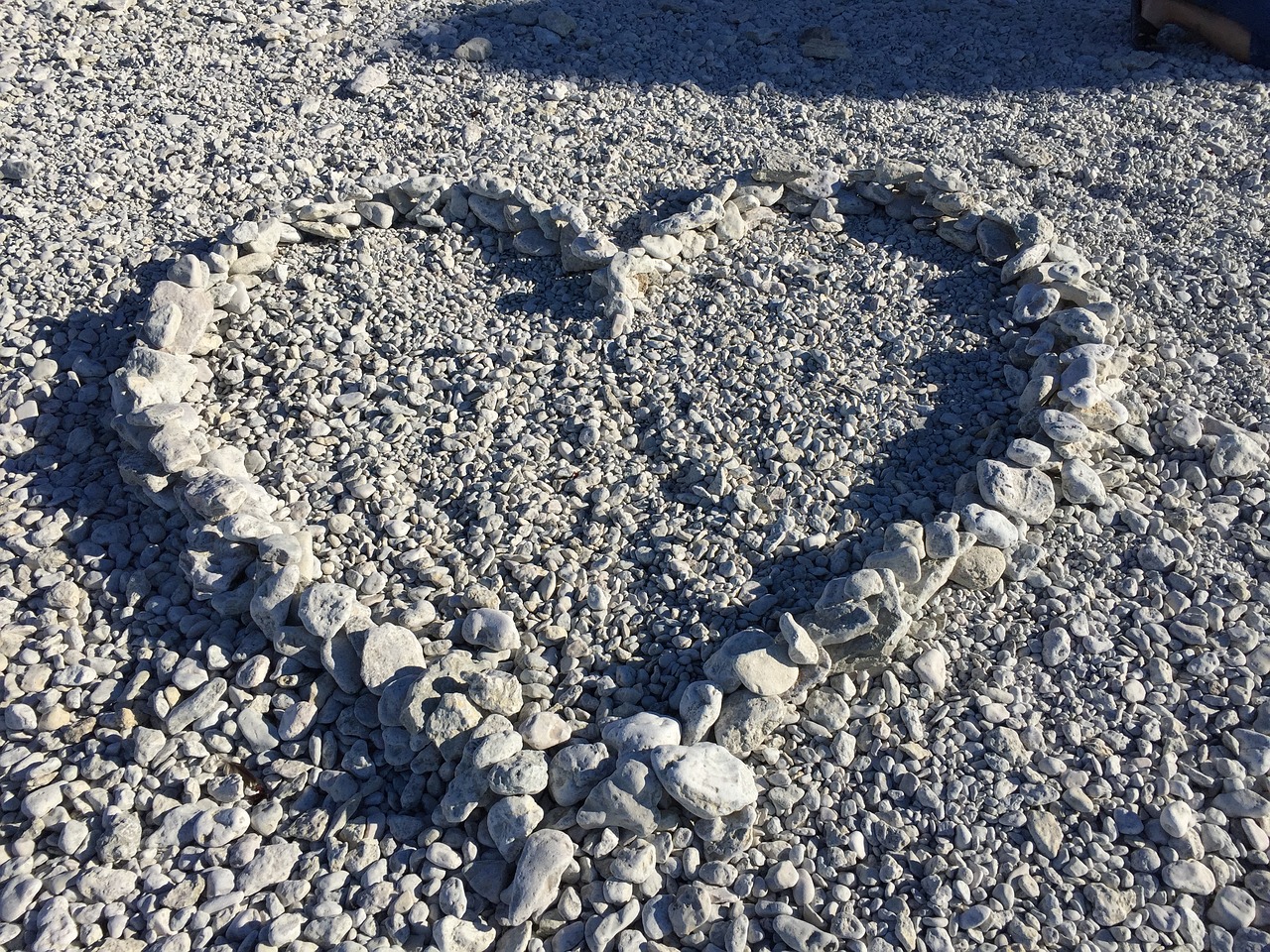 heart heart-shaped stone free photo