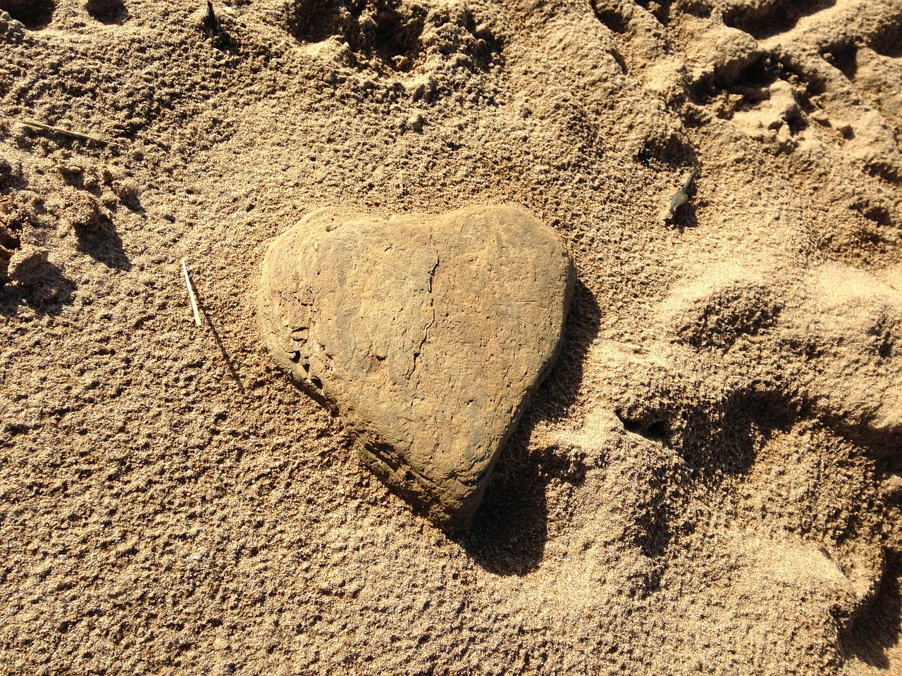 heart beach romance free photo