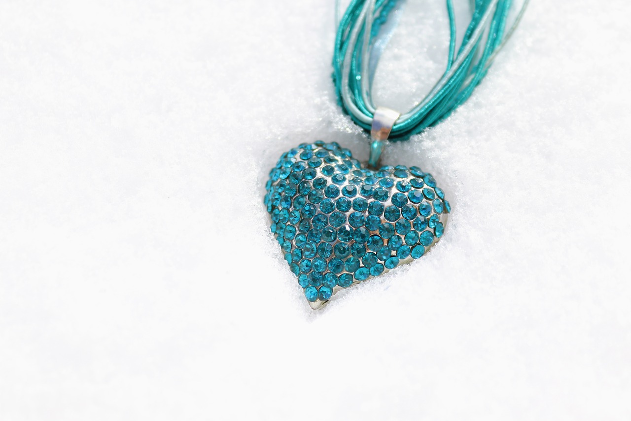 heart love necklace free photo