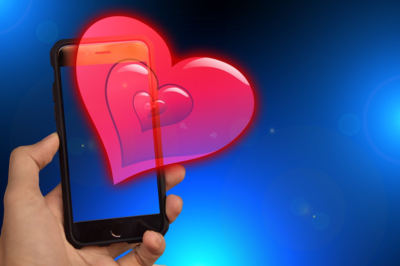 heart  smartphone  hand free photo