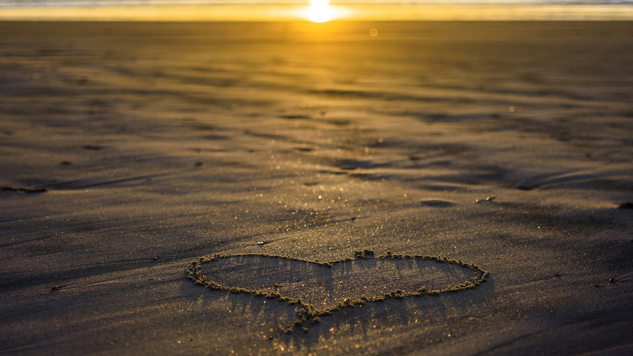 heart  love  sand free photo