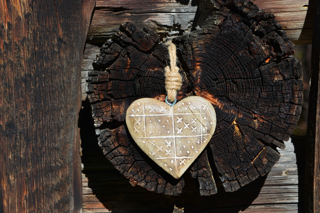 heart wood brown free photo