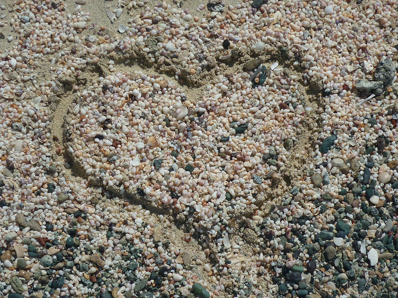 heart sand pebble free photo