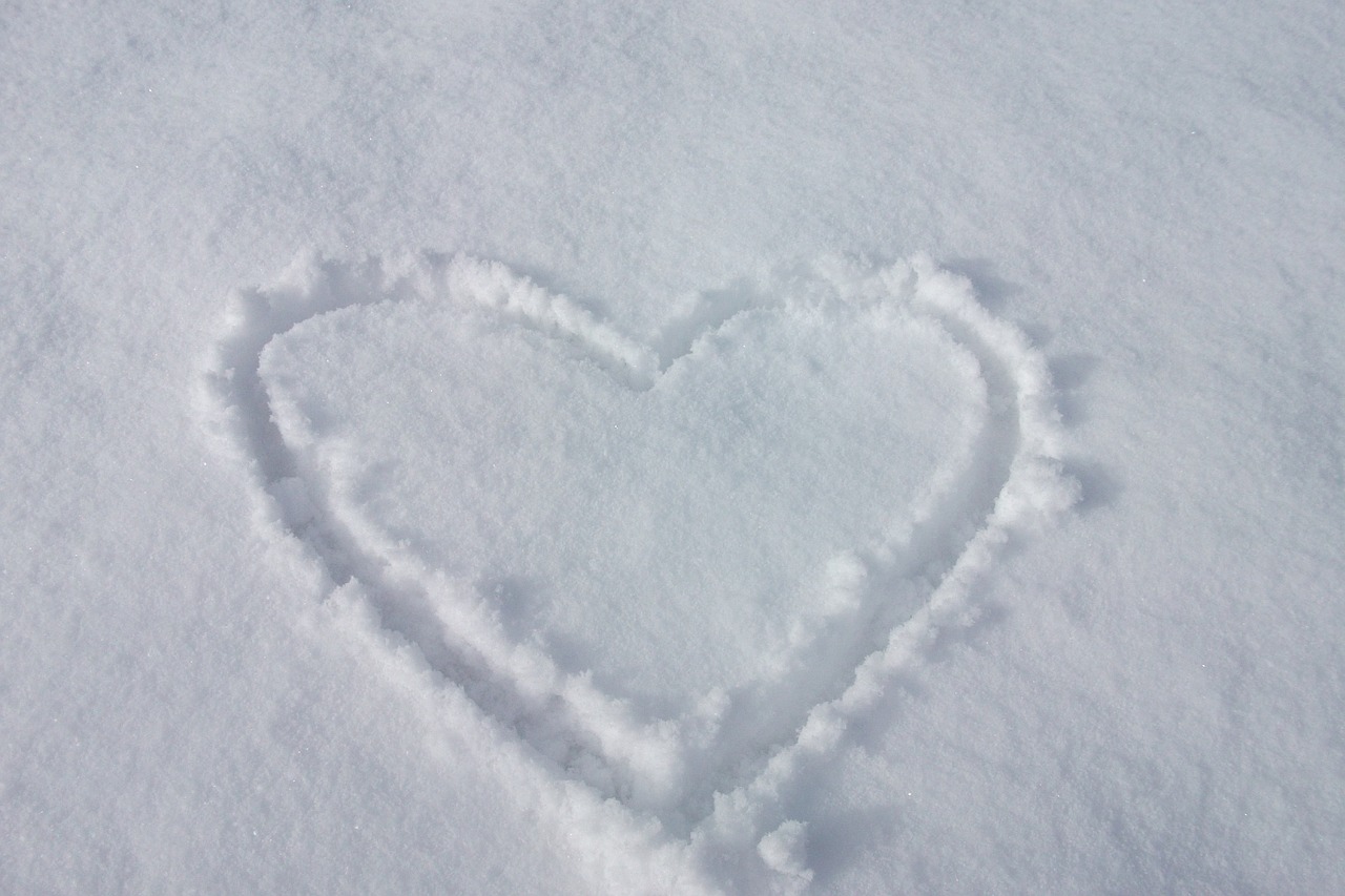 heart love snow free photo