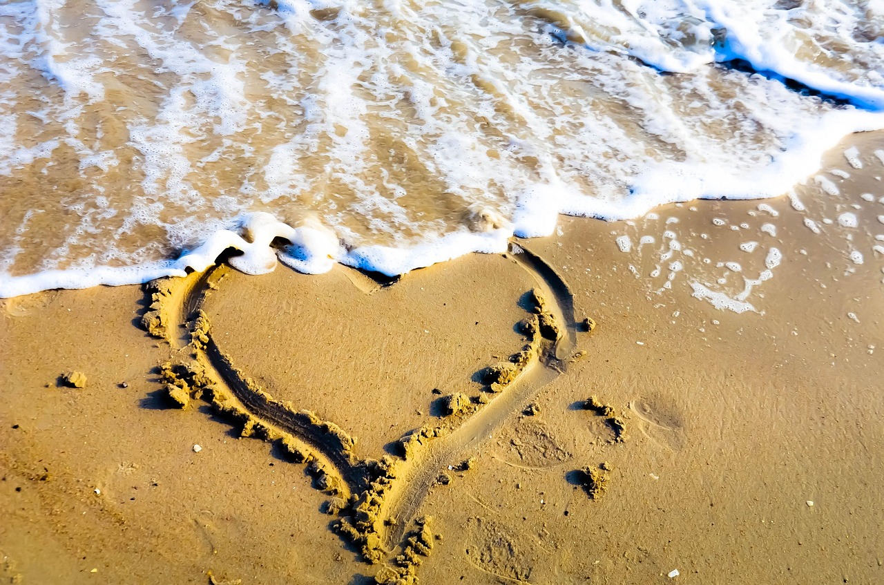 heart sand beach free photo