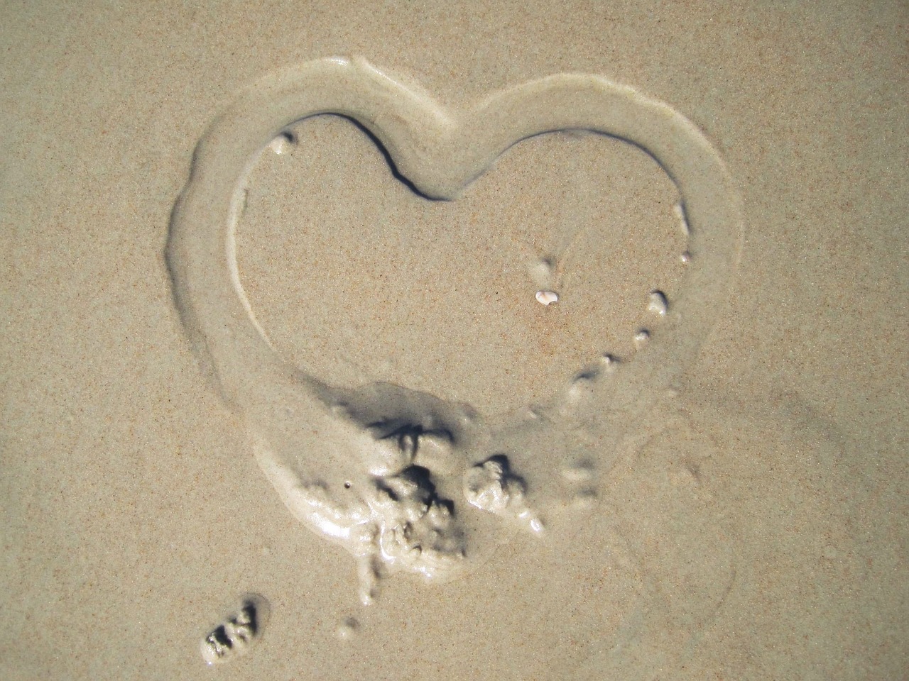 heart in sand i love you heart free photo