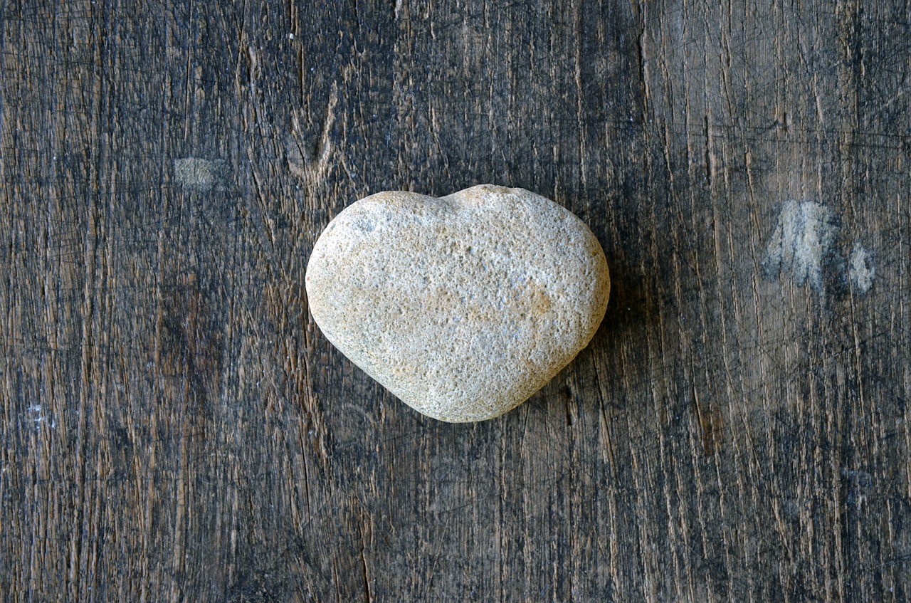 heart-shaped-stone heart love free photo