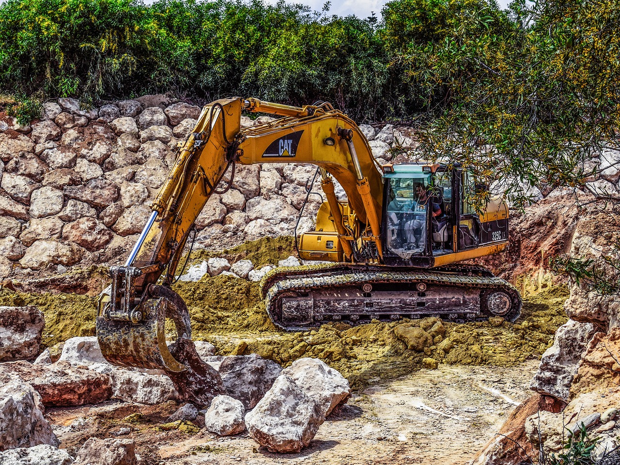 heavy machine excavator yellow free photo