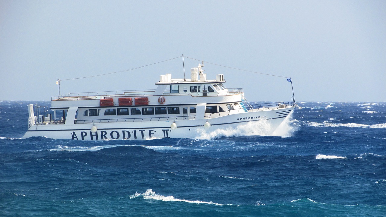 heavy sea boat wind free photo