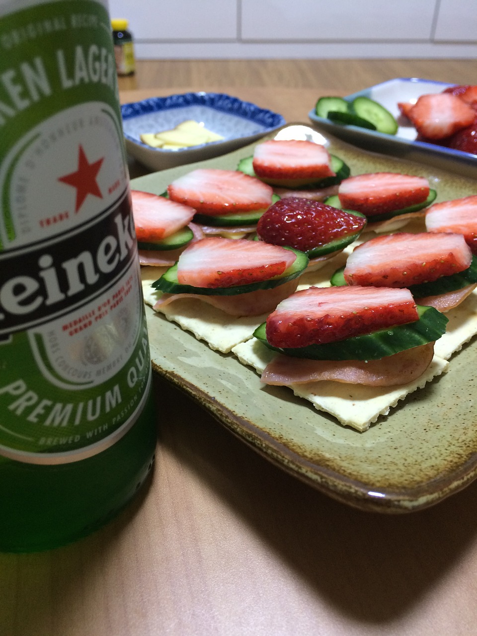 heineken beer strawberry canapés free photo