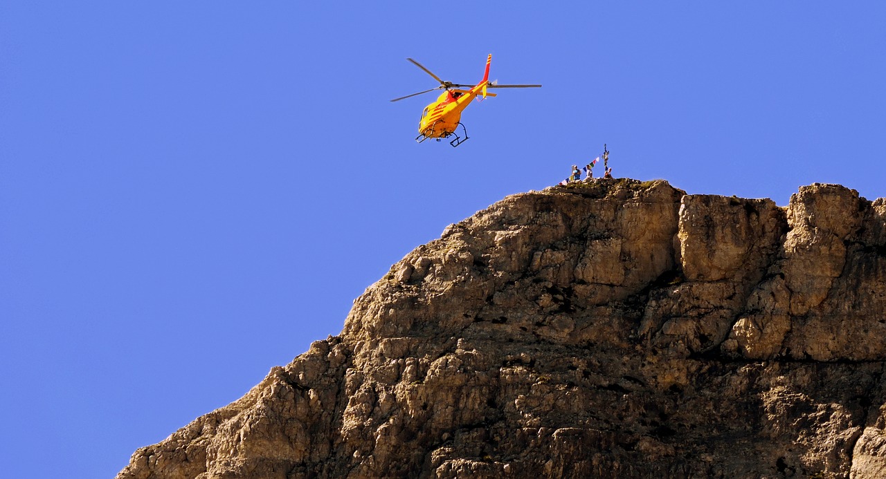 helicopter emergency fly free photo