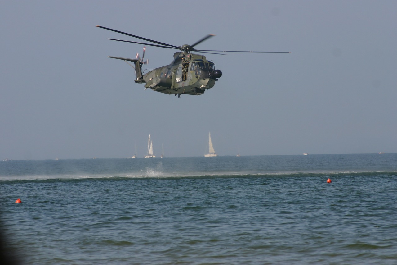 helicopter marina military free photo