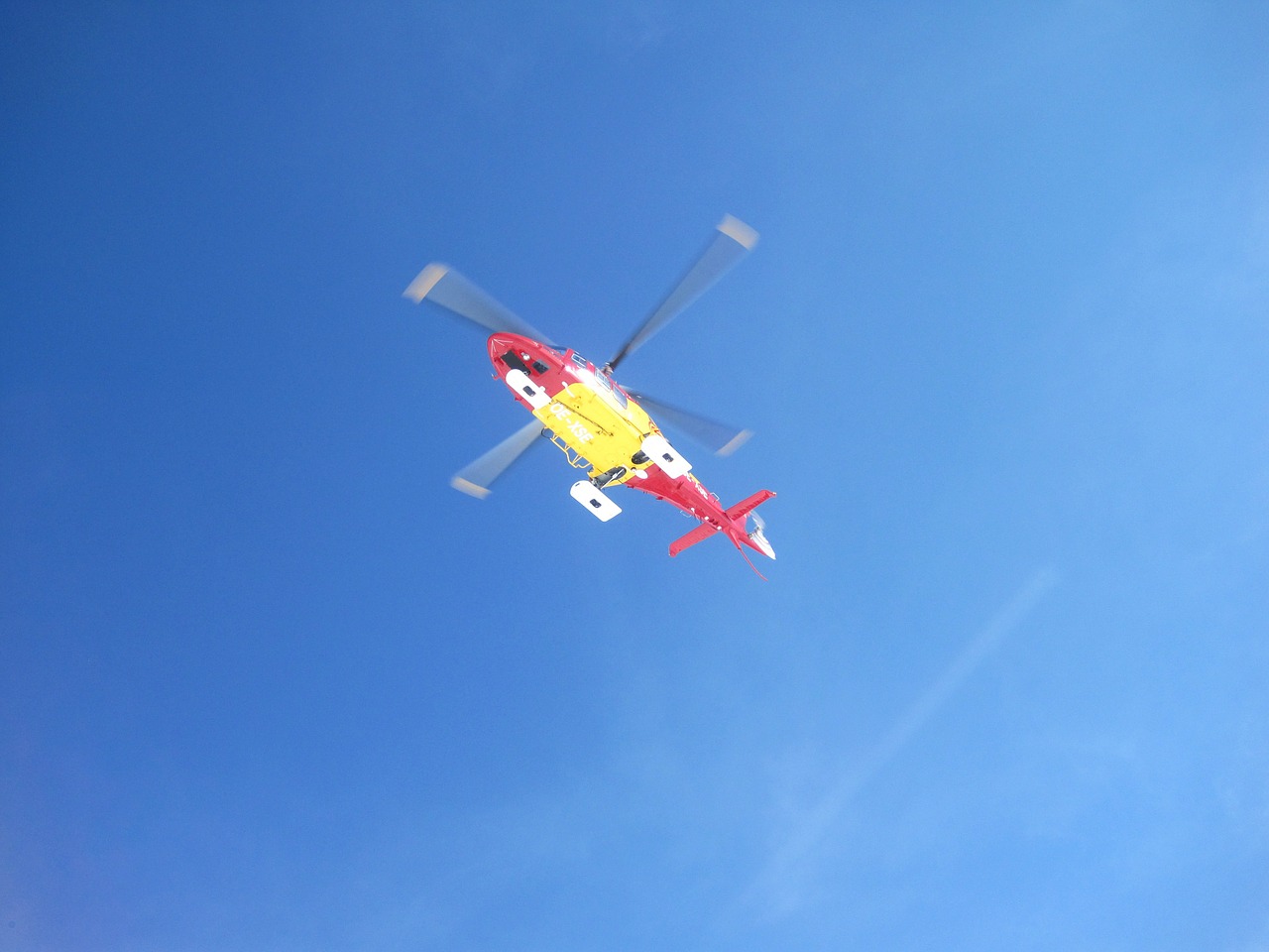 helicopter rescue mountain rescue free photo