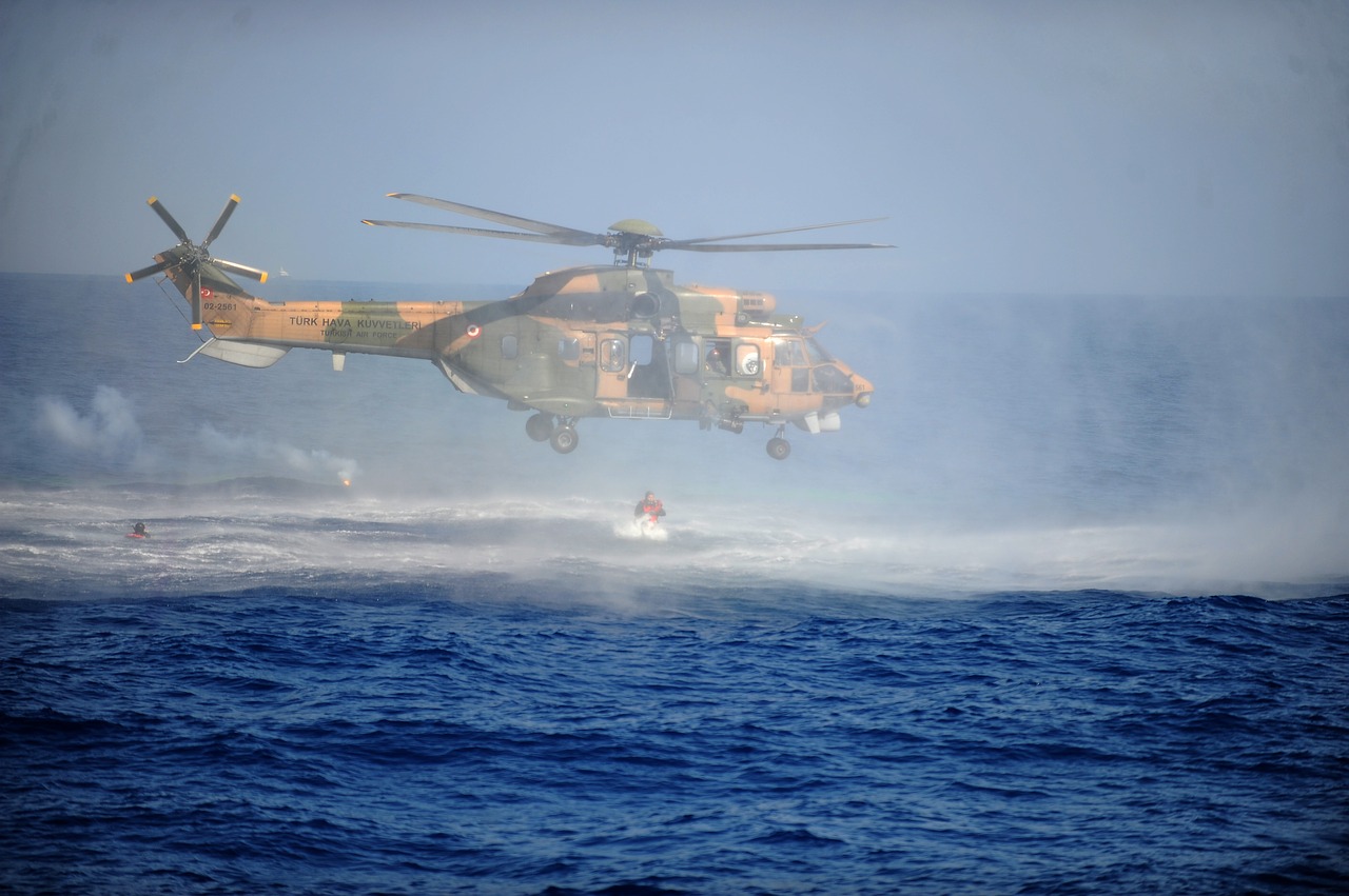 helicopter  marine  search free photo