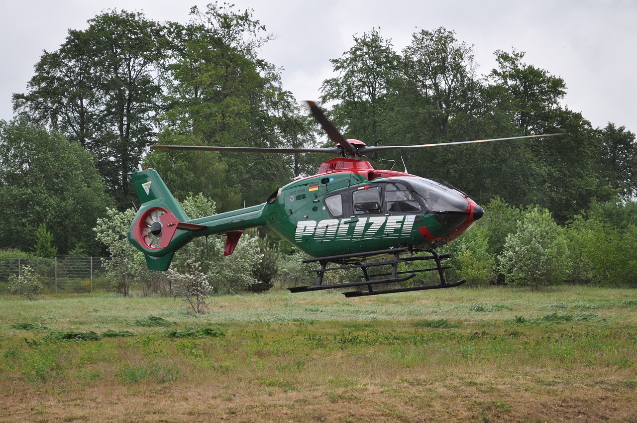 helicopter  police helicopter  rotorcraft free photo