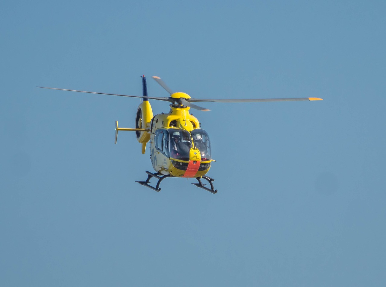 helicopter  flying  air free photo