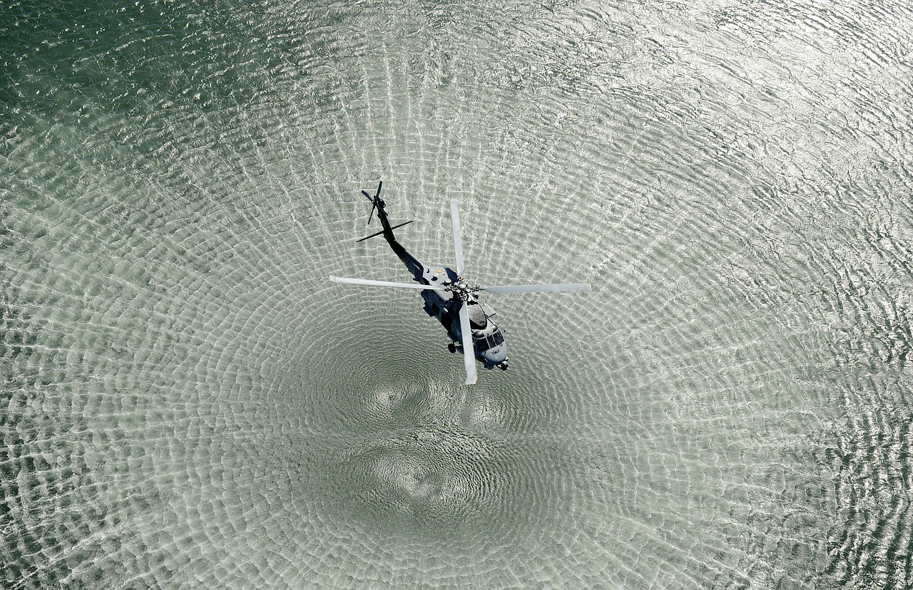helicopter open water chopper free photo