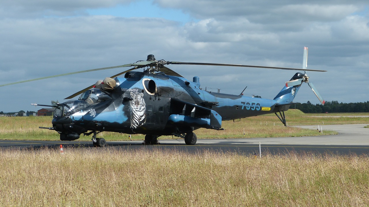 helicopter special paint military free photo