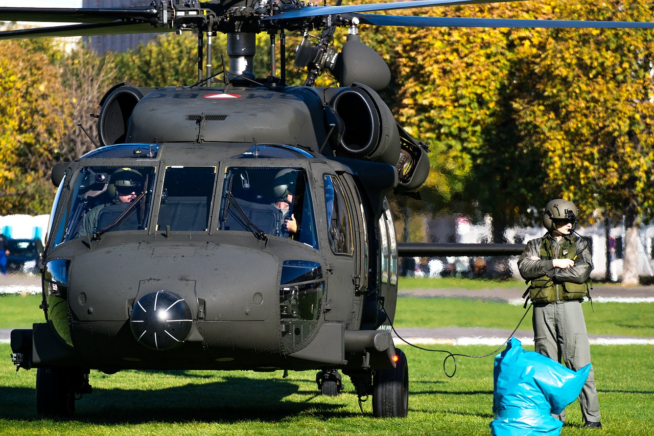 helicopter black hawk federal army free photo