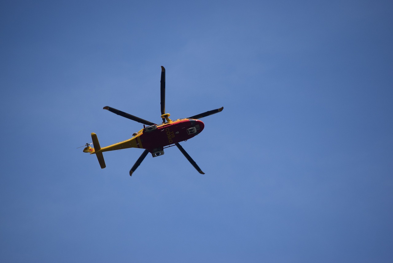 helicopter emergency flight free photo