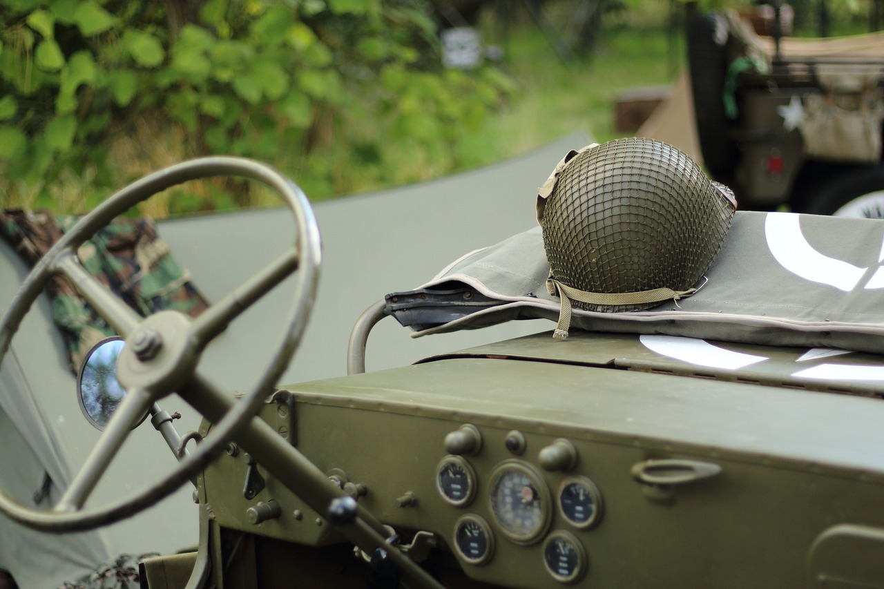 helmet  jeep  vehicle free photo