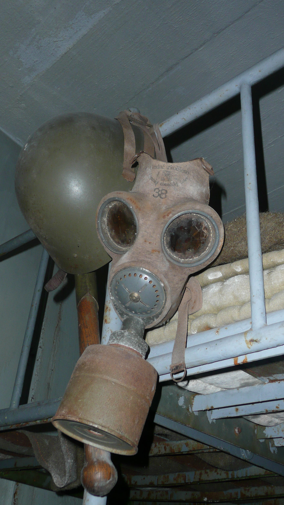 helmet gas mask free photo