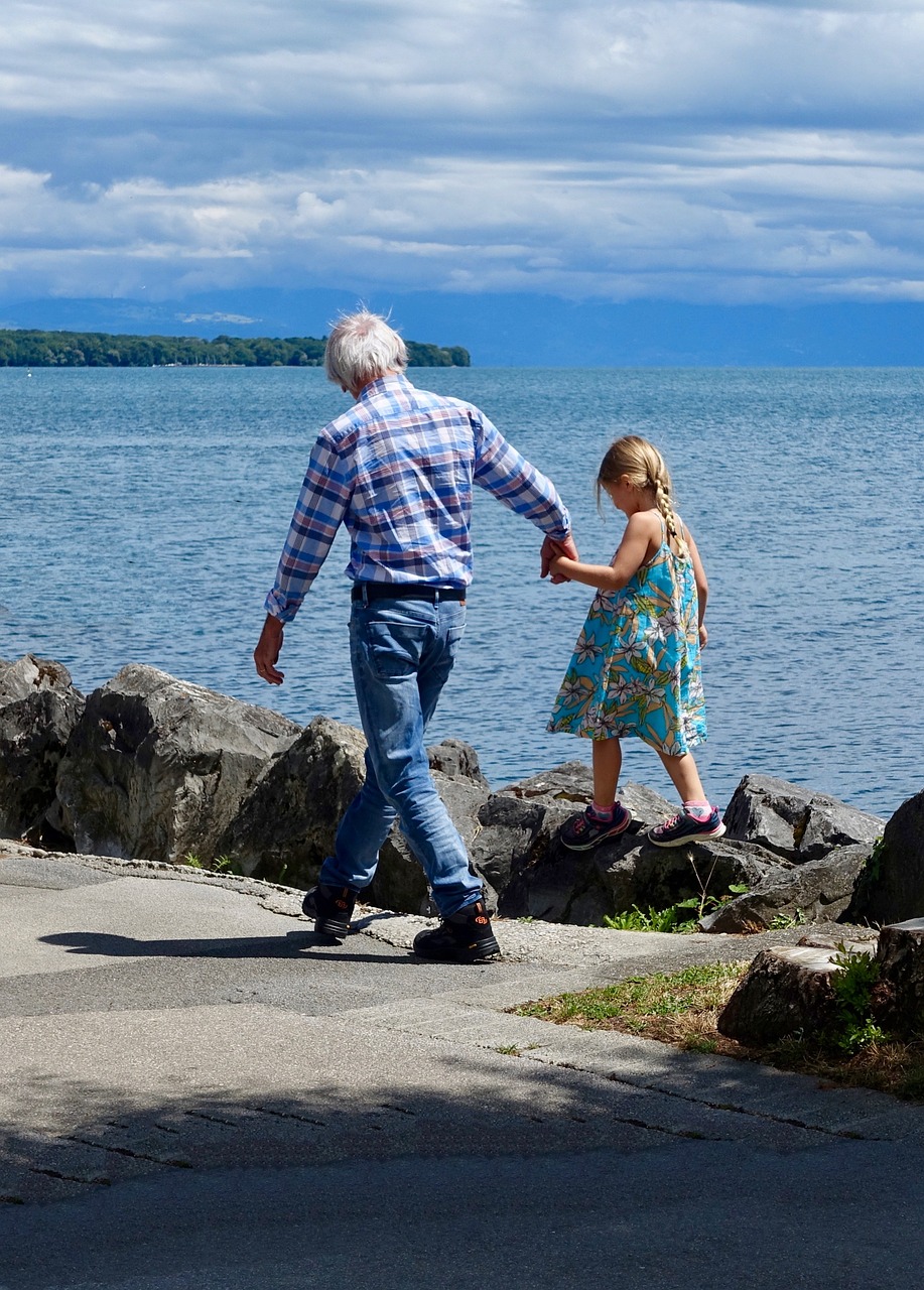 help  togetherness  outdoors free photo