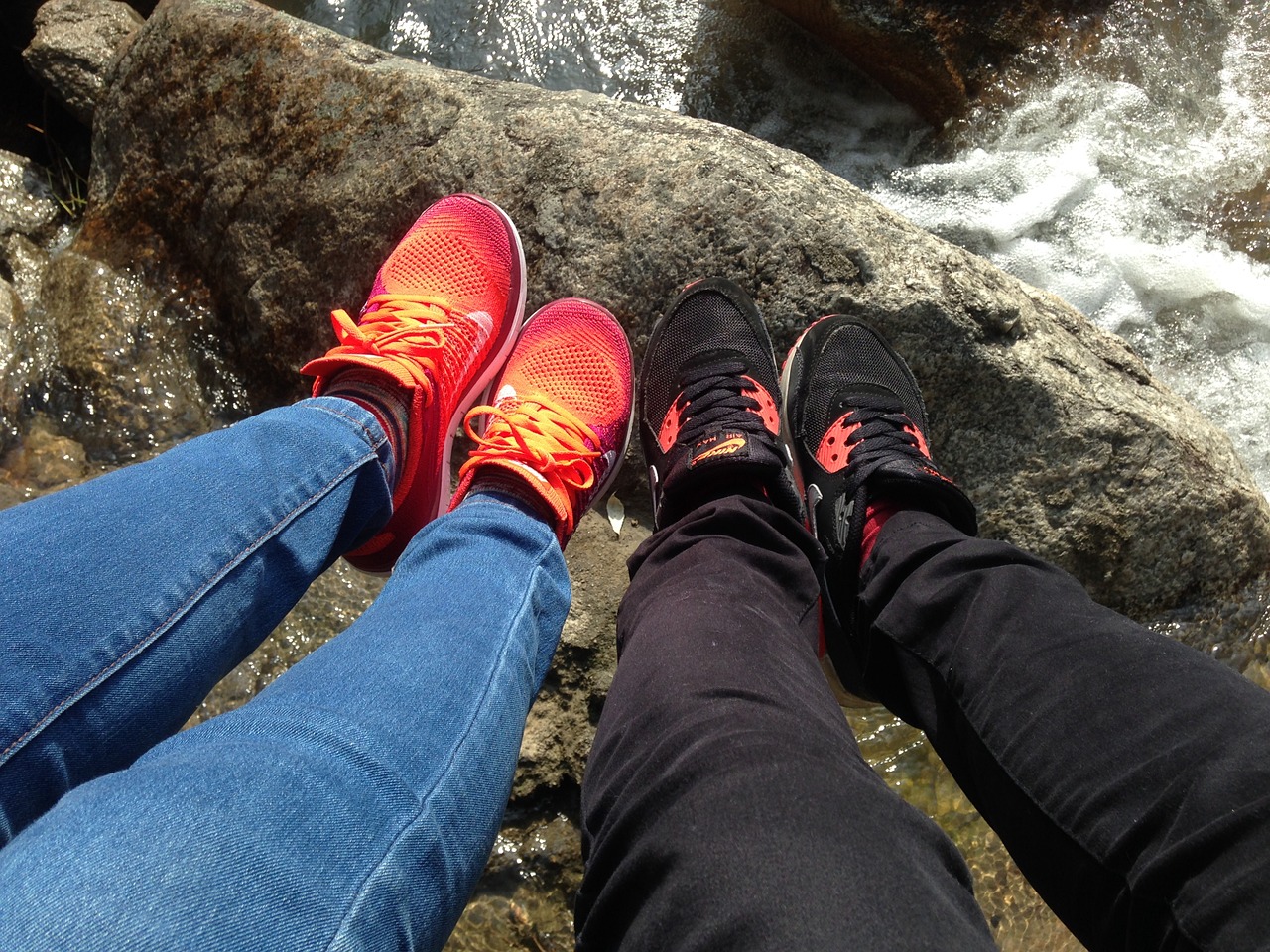 hengshan mountain red and black running water free photo