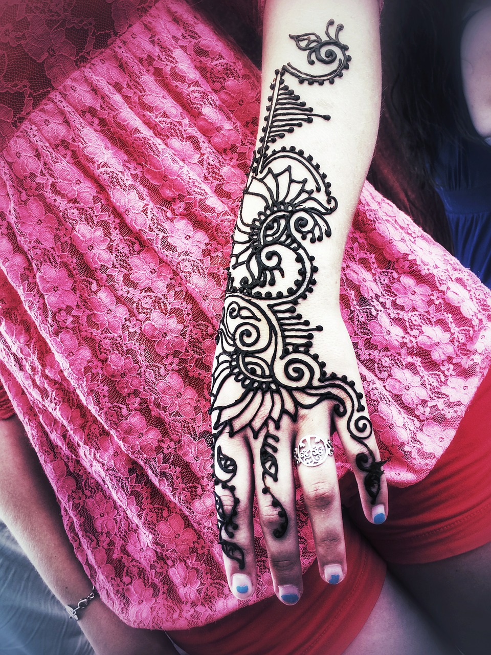 henna artist girl free photo